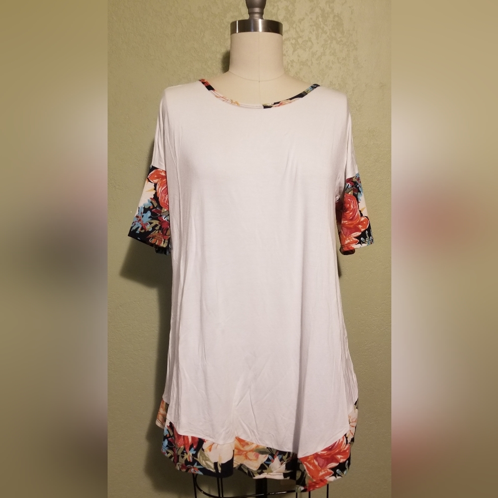Peachpuff Floral Blouse size Large